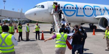 Ha aterrizado en Chiapas avión con 157 mexicanos deportados desde EU