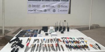 Siguen los aseguramientos de aparatos de tecnología y armas en el interior de los penales de Sinaloa