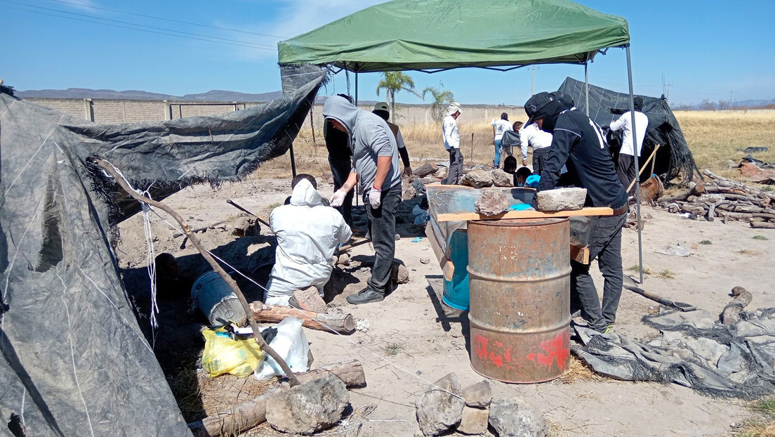 Búsqueda de restos humanos en el crematorio clandestino de Jalisco, México, 5 de marzo de 2025.
