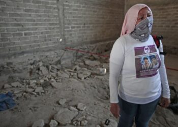 Familiares de desaparecidos tildan de “circo, farsa y burla” recorrido hecho por el gobierno en el rancho Izaguirre