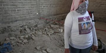 Familiares de desaparecidos tildan de “circo, farsa y burla” recorrido hecho por el gobierno en el rancho Izaguirre