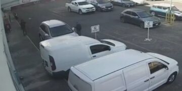 Diputado denuncia y comparte video del robo de su camioneta en estacionamiento de Uruapan (Video)