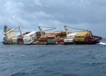 Buque que se dirigía a México con 640 contenedores de la empresa TE-MU sufre accidente