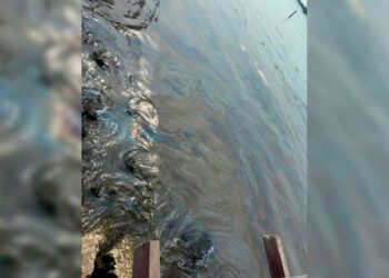 Se vuelve un infierno derrame de hidrocarburo en el litoral de Paraíso