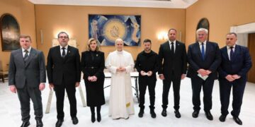 El presidente de Ucrania fue el primer líder extranjero recibido por el nuevo Papa