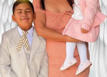 Mujer fumiga tanto la casa contra las cucarachas que termina con la vida de sus 2 hijos y de ella