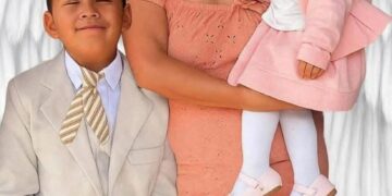 Mujer fumiga tanto la casa contra las cucarachas que termina con la vida de sus 2 hijos y de ella