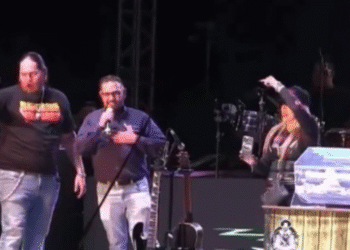 Funcionario público de Chihuahua gana una moto BMW en rifa que él mismo había organizado (VIDEO)