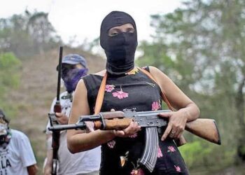 Más de 40 mujeres se arman en Michoacán para formar autodefensas contra el CJNG