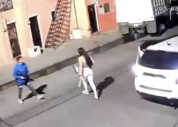 Video capta en Guadalajara mujer que amenaza con cuchillo a un hombre pero este le dispara antes que ocurriera