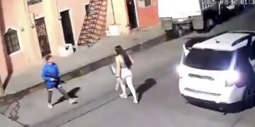 Video capta en Guadalajara mujer que amenaza con cuchillo a un hombre pero este le dispara antes que ocurriera