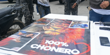 Una pancarta de "Los Choneros".