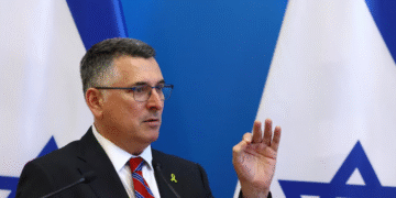 El ministro de exteriores israelí Gideon Saar (REUTERS/Bernadett Szabo)