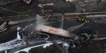 4 fallecidos y más de 90 heridos tras explosión de cisterna cargada de gas en Ciudad de México