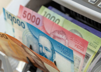 Recibe por error miles de dólares de su trabajo y la Justicia lo absuelve