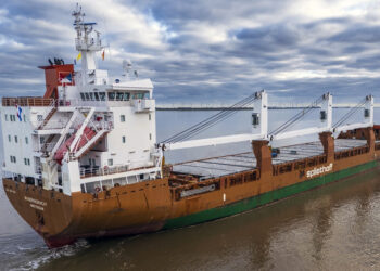 Los hutíes yemeníes atacan con un misil un barco en el golfo de Adén