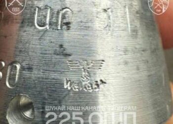 Los rusos utilizan armas marcadas con simbología nazi, de acuerdo a descubrimiento