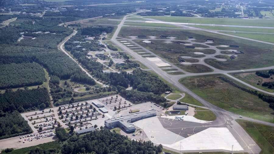 En Dinamarca se han vuelto a observar varios drones sobre bases militares, informaron las Fuerzas Armadas del país. Al mismo tiempo, los aeropuertos no fueron cerrados debido a los UAV. El medio Ritzau señala que el 1 y 2 de octubre se llevará a cabo una reunión informal de jefes de estado y de gobierno de la UE, cuyo objetivo será discutir cuestiones de protección de infraestructuras críticas, así como fortalecer la capacidad de defensa europea común.