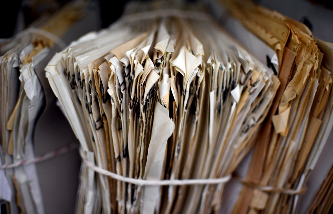 ARCHIVO - Expedientes de la Stasi, la policía política de la extinta República Democrática Alemana (RDA), conservados en el Archivo Federal de Alemania. Foto: Britta Pedersen/dpa-Zentralbild/dpaCrédito: Britta Pedersen/dpa-Zentralbild/dpa