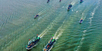 Pescadores chilenos en alerta por “flotas” chinas que “arrasan” el ecosistema marítimo