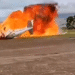 VIDEO Una avioneta se incendia tras estrellarse contra el asfalto