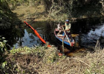 Fuga de petróleo en Veracruz provoca daños en sembradíos, fauna, flora, ríos