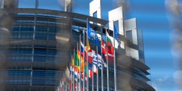 El Parlamento Europeo aprobó resolución que insta a países de la UE derribar aviones rusos en su espacio aéreo