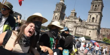 Madre de menor de edad detenido en marcha de la Gen Z estará denunciando por tortura a policías de Brugada