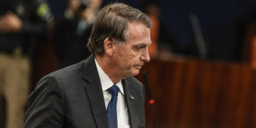 Bolsonaro dice que intentó quemar su tobillera electrónica por “paranoia”