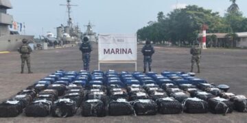 México ha decomisado 2.5 toneladas de cocaína en un golpe en el Pacífico.
