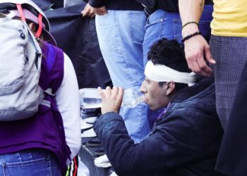 CDMX suspende a policías que ejecutaron golpiza contra manifestantes y periodistas en marcha de la Generación Z