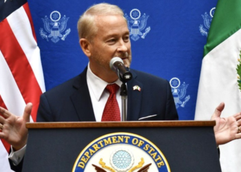 Embajador de EEUU envia mensaje de celebración tras detención de familiares del líder de Los Chapitos