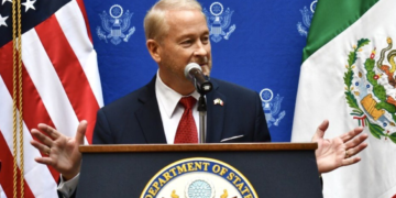 Embajador de EEUU envia mensaje de celebración tras detención de familiares del líder de Los Chapitos