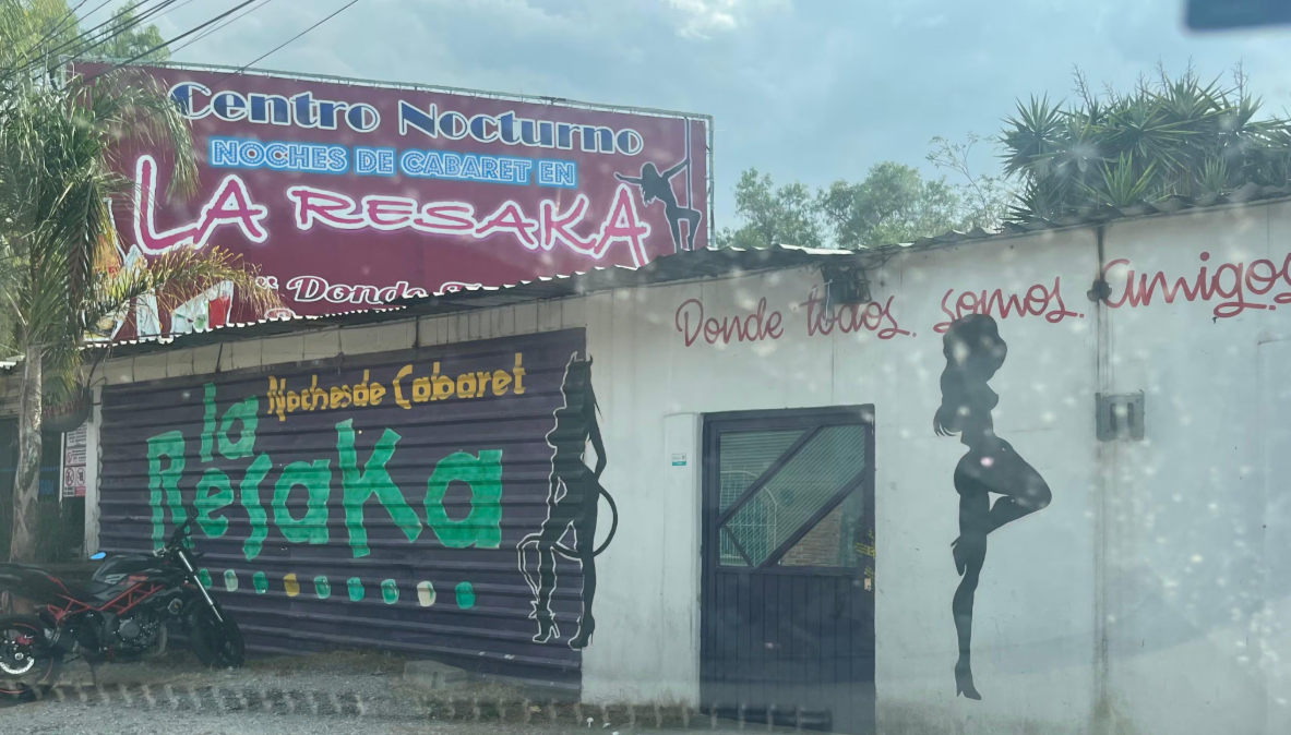 Fachada del centro nocturno “La Resaka”.