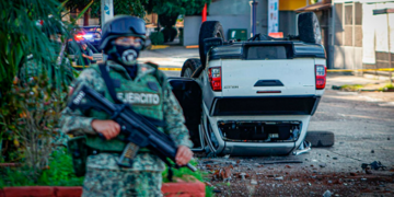 Comandante municipal fue herido tras persecución y volcadura en Culiacán