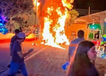Habitantes queman árbol navideño y se toman alcaldía de Jonacatepec, Morelos