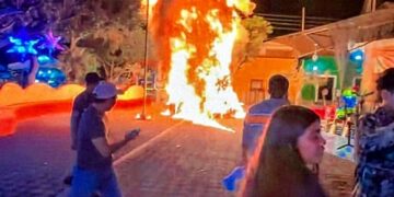 Habitantes queman árbol navideño y se toman alcaldía de Jonacatepec, Morelos