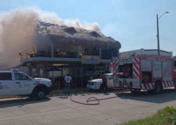 Por segunda vez fue atacado restaurante-palapa con bombas molotov en Coatzacoalcos
