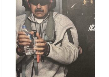 Trump publica la primera foto de Maduro tras la captura: Está a bordo del USS Iwo Jima