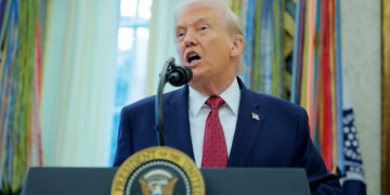 Ultimátum de Trump: revela con qué “golpeará inmediatamente” a Canadá si trata con China