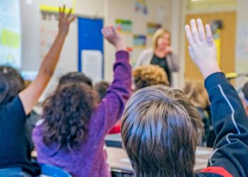 Escuelas de Norteamérica abren vacantes para docentes en primaria, ciencias, matemáticas y educación especial