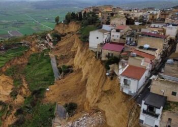 Un deslizamiento de tierra gigante ha destruido toda una ciudad en Sicilia