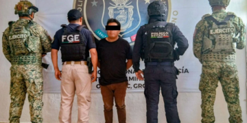 Fiscalía de Guerrero realiza la detención de sujeto señalado de asesinar a sus padres con un machete