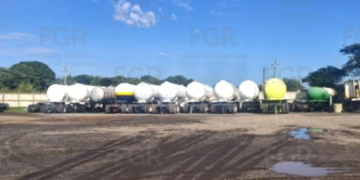 Fueron decomisados más de 82 mil litros de hidrocarburo en Minatitlán que podría ser ilegal