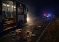 2 versiones de escenarios de lo que ocurre en bus descubierto encendido, sin el chófer ni pasajeros en San Luis Potosí