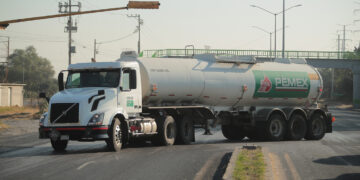 Pemex da detalles del envío de crudo a Cuba: Le vendió US$500 millones el año pasado