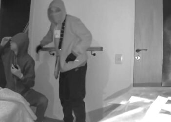 Roban en casa de abuela ‘influencer’ y la amenazan: “cállate porque te matamos” (VIDEO)