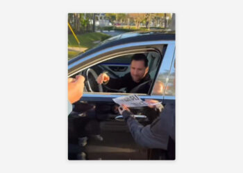 VIDEO Hombre se encuentra a Messi en un semáforo y se pone a llorar