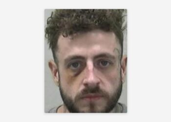 Condenan a un hombre por tatuar permanentemente a tres niños y asegurarles que eran temporales