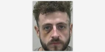 Condenan a un hombre por tatuar permanentemente a tres niños y asegurarles que eran temporales